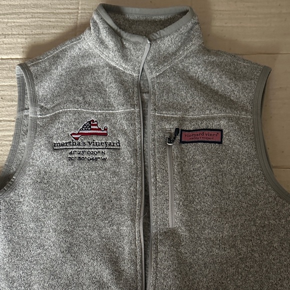 Men’s Vineyard Vines Heather Gray Vest - Picture 1 of 2